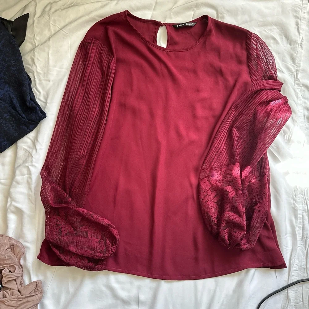🔔🎉BUNDLE 5 Blouses (Small, Medium and XL) - Picture 4 of 6